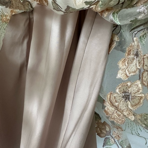 Monique Lhuillier Embroidered Floral Dress size 6 - Picture 5 of 12